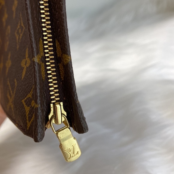 Louis Vuitton Monogram Toiletry Pouch 19 - Picture 5 of 9